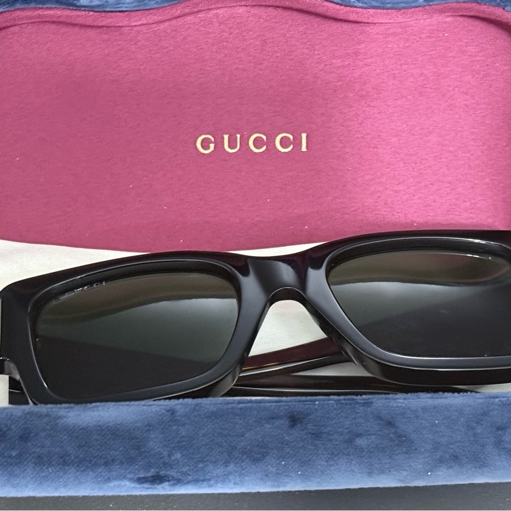 Gucci Black Sunglasses with Case - Picture 4 of 4